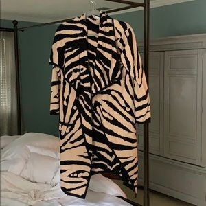Long sweater jacket zebra striped